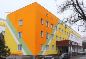 Показушні ремонти замість ліків: лікарня у Тростянці залишилася без фінансування, поки мер Бова гастролює Європою Показушні ремонти замість ліків: лікарня у Тростянці залишилася без фінансування, поки мер Бова гастролює Європою