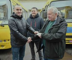 Олексій Романько: Діти з пʼяти громад Сумщини отримали нові шкільні автобуси 