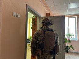 Ідуть обшуки у Пʼятій сумській лікарні: правоохоронці перевіряють керівництво і виявляють корупційні схеми