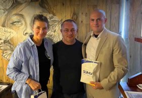 Кобзар розвиває міжнародну співпрацю Сум: датський благодійник передав громаді три автомобілі та гуманітарну допомогу